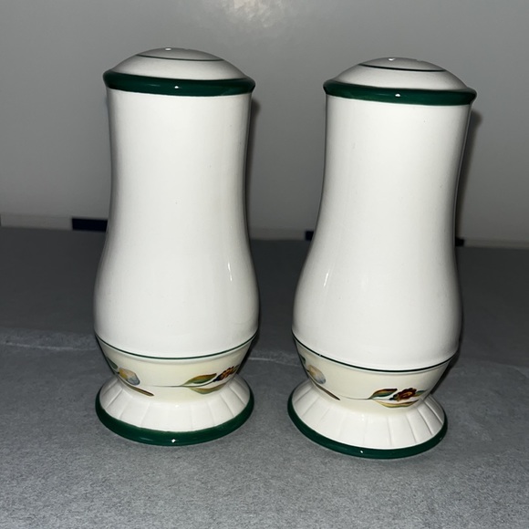 Salt and pepper shakers with magnolia by FIB - Picture 2 of 4